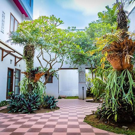 Family Hotel Gradia 2 Бату Экстерьер фото