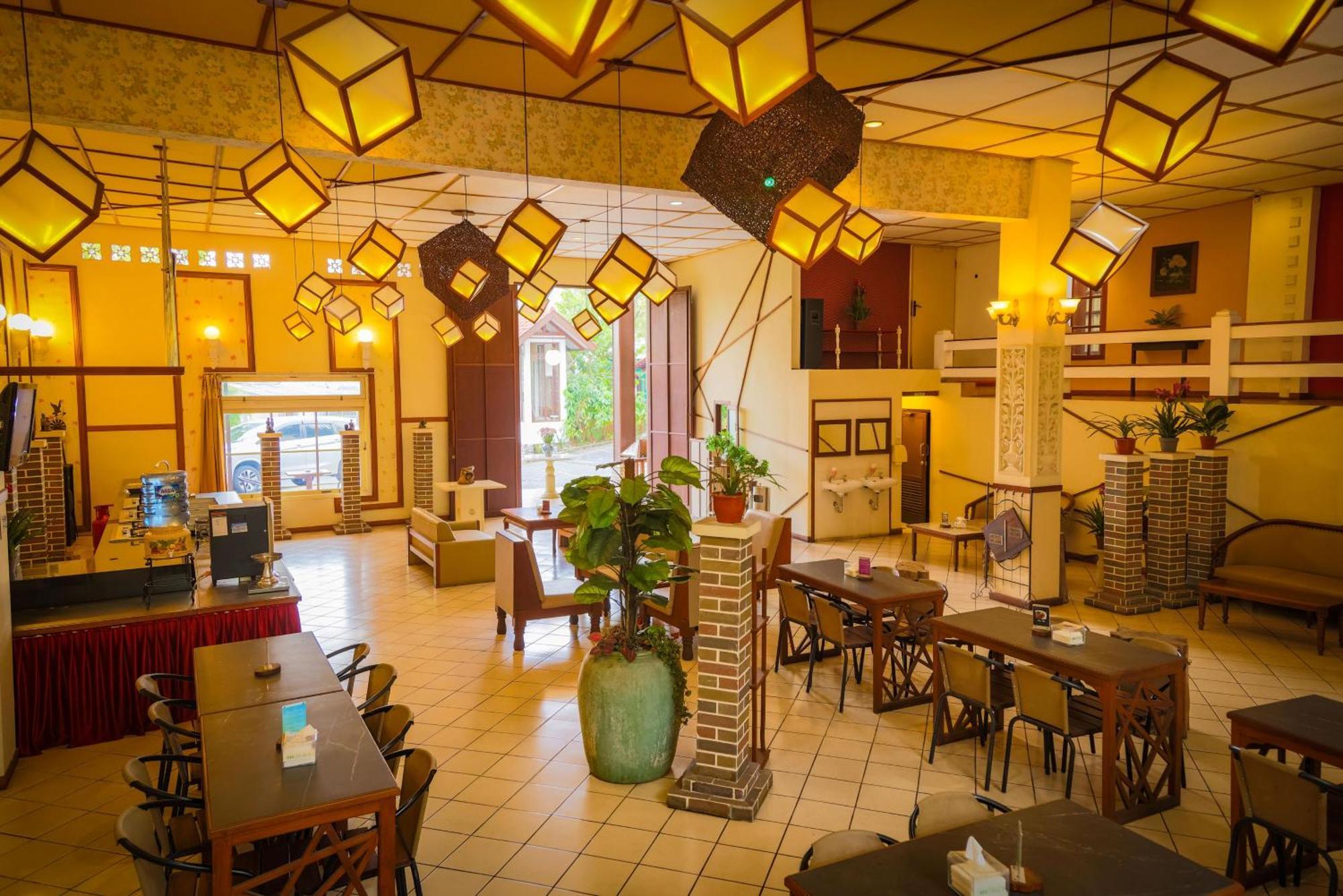 Family Hotel Gradia 2 Бату Экстерьер фото