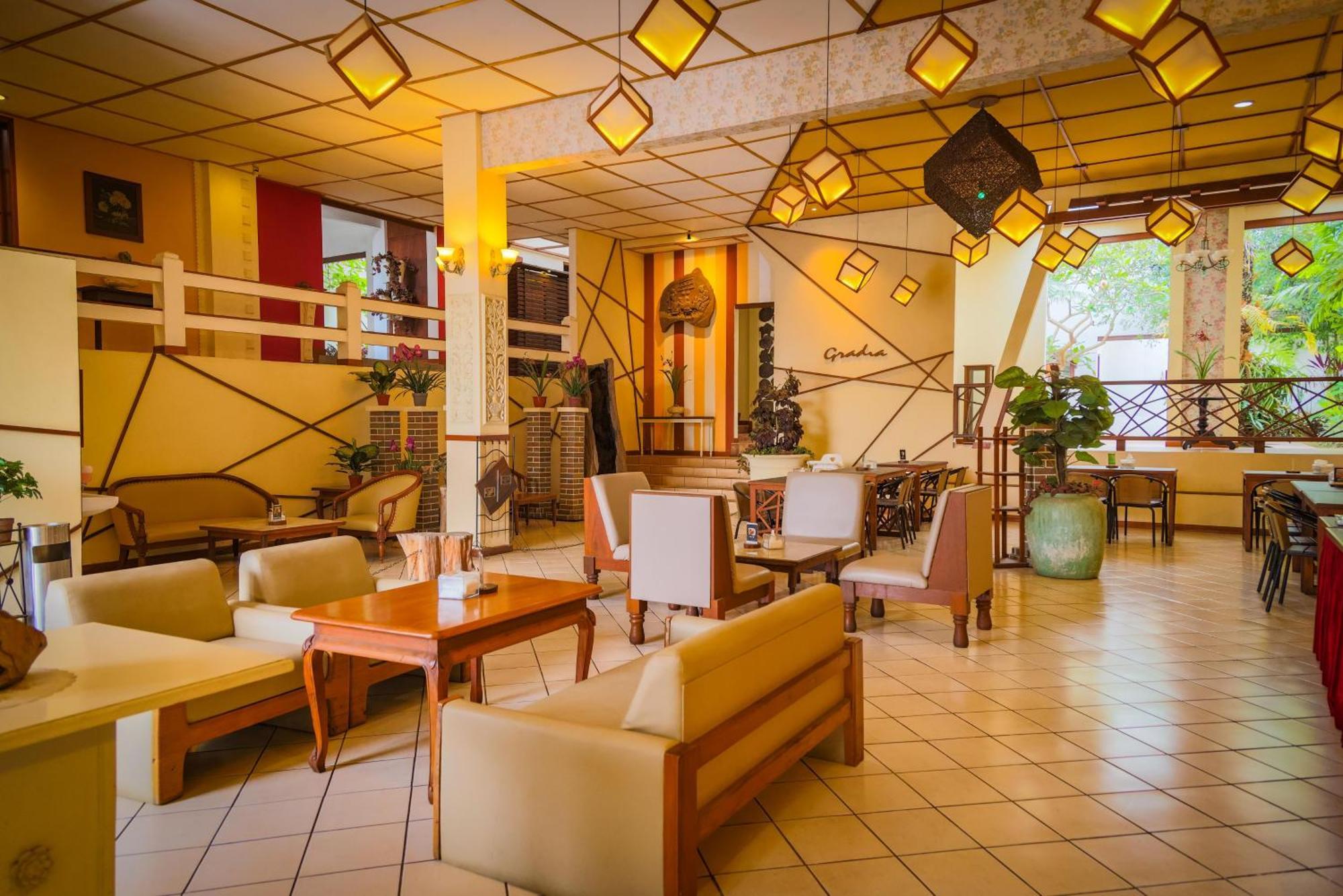 Family Hotel Gradia 2 Бату Экстерьер фото