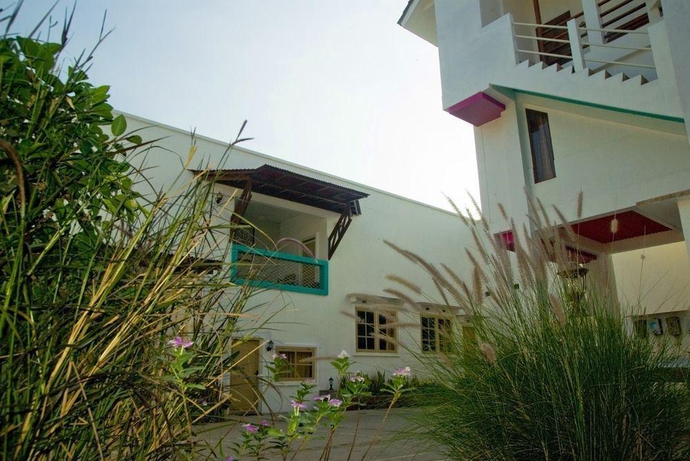 Family Hotel Gradia 2 Бату Экстерьер фото