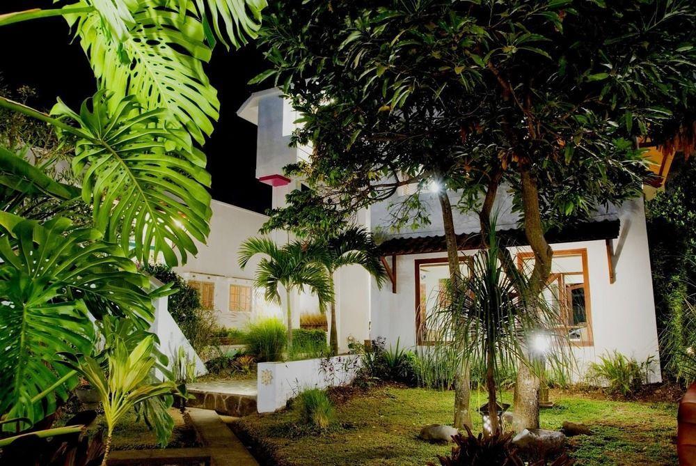 Family Hotel Gradia 2 Бату Экстерьер фото
